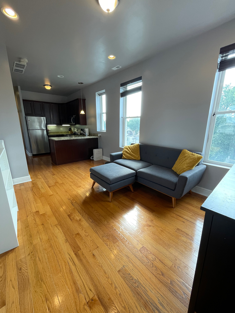 1841 N Lawndale Avenue Unit: 3E