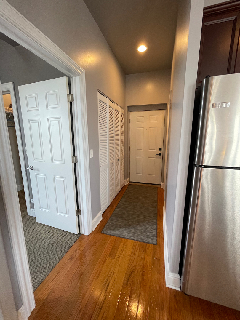 1841 N Lawndale Avenue Unit: 3E