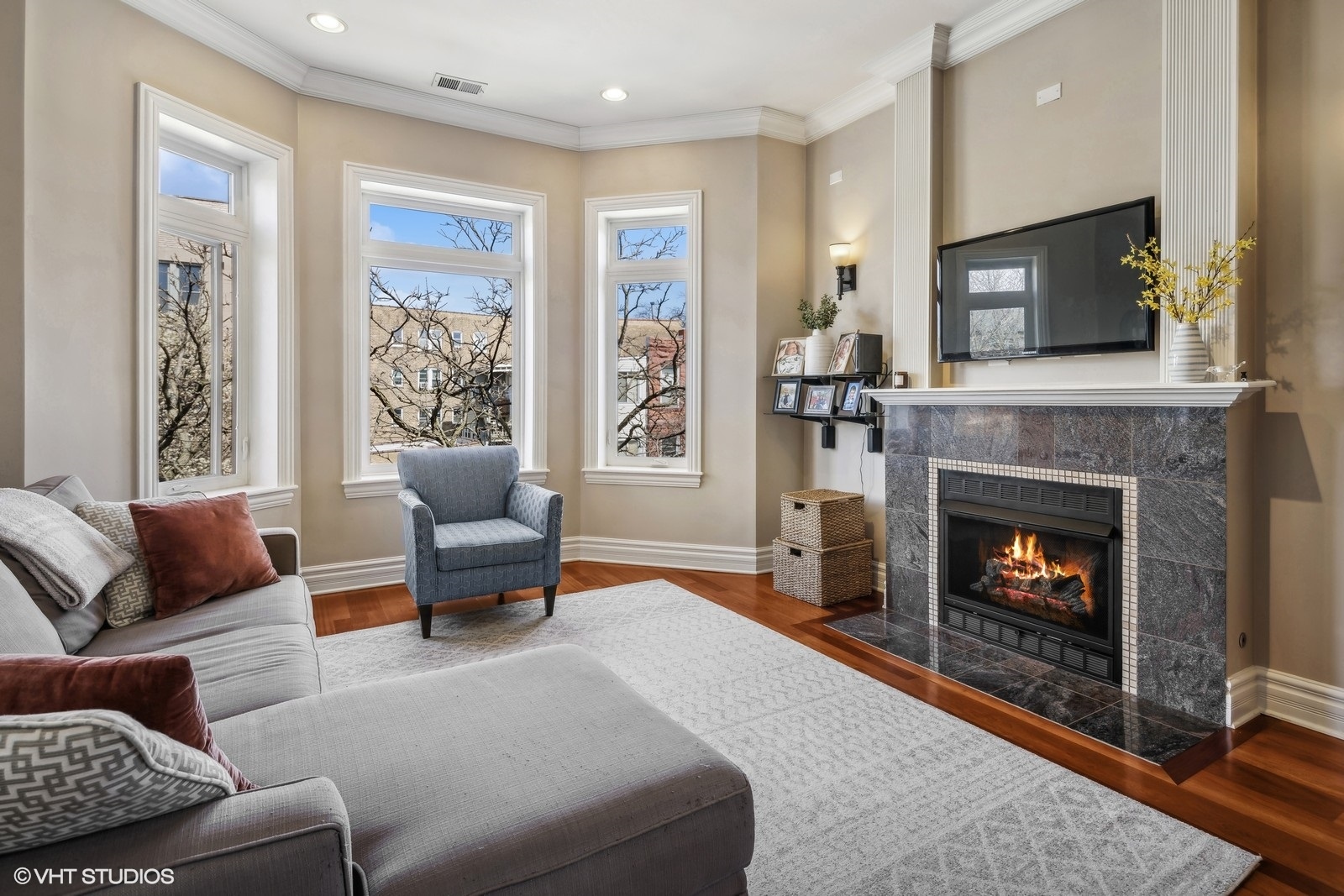 1713 W LELAND Avenue Unit: 3