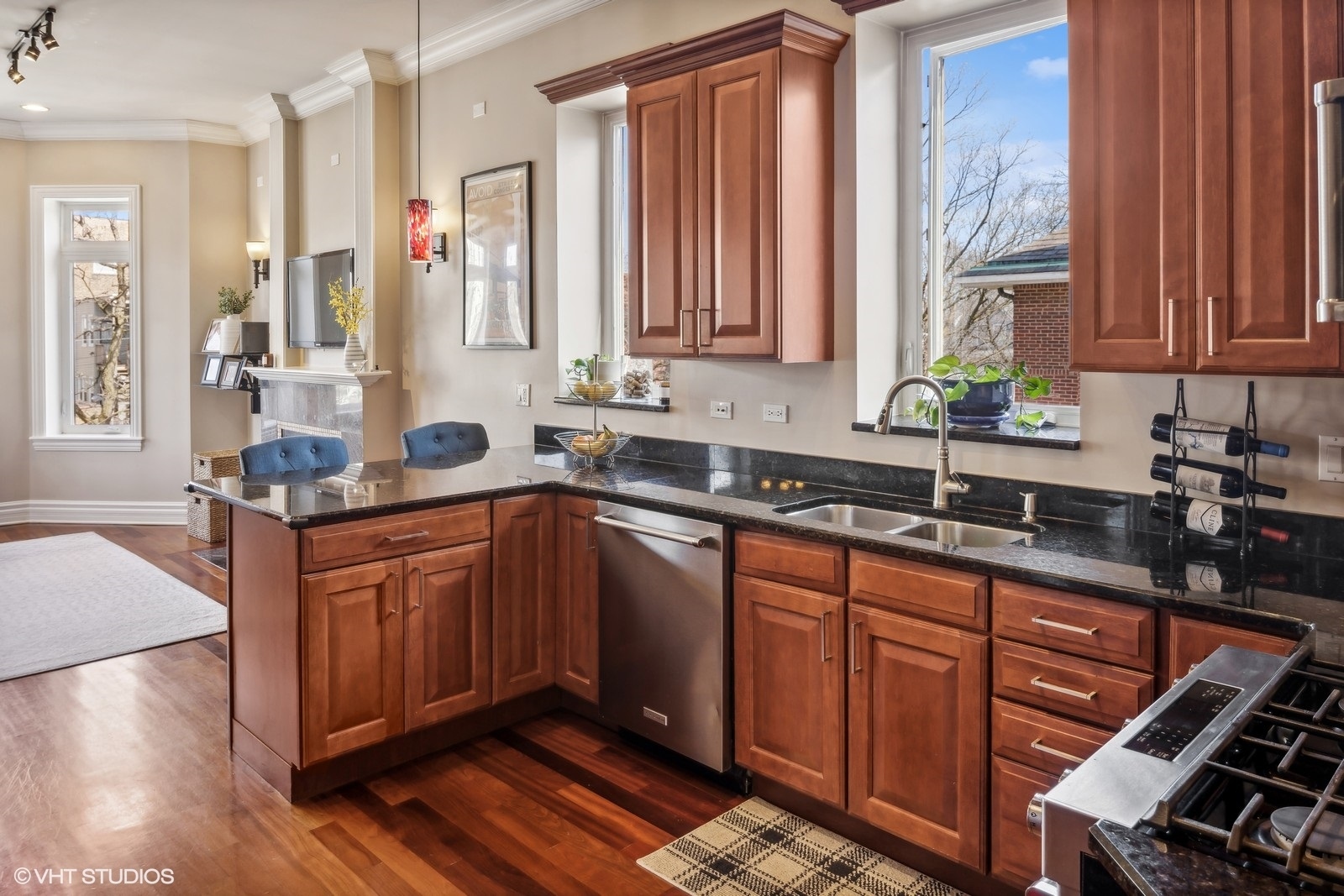 1713 W LELAND Avenue Unit: 3