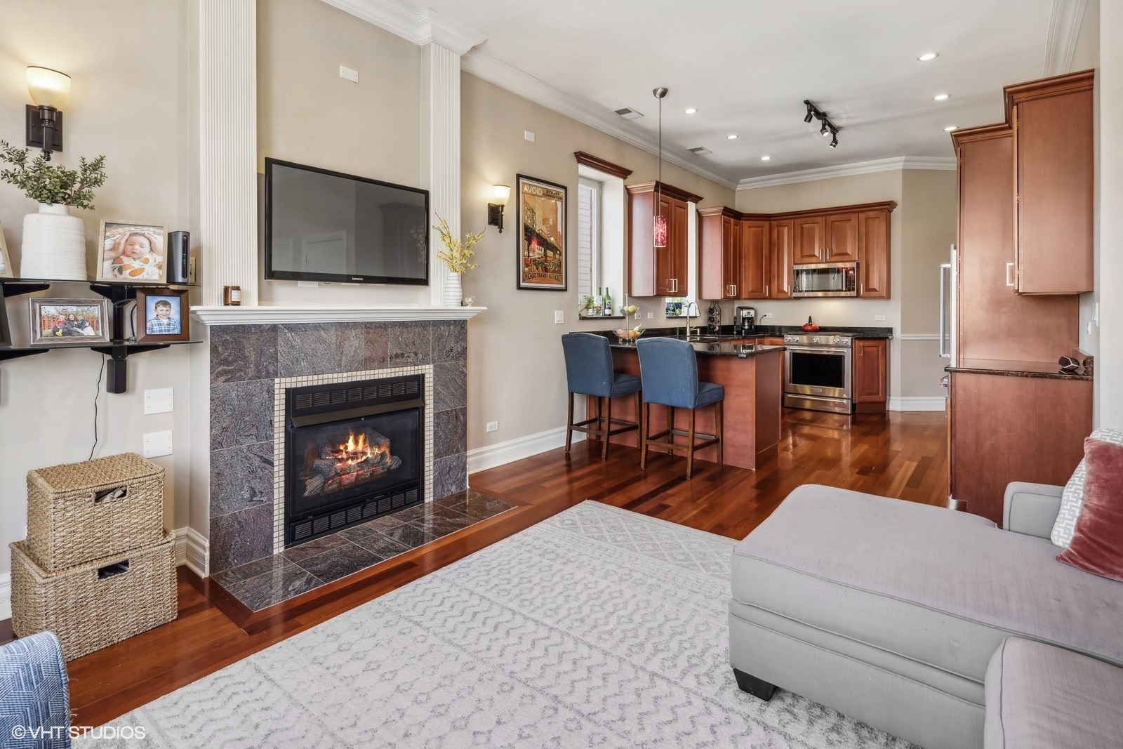 1713 W LELAND Avenue Unit: 3