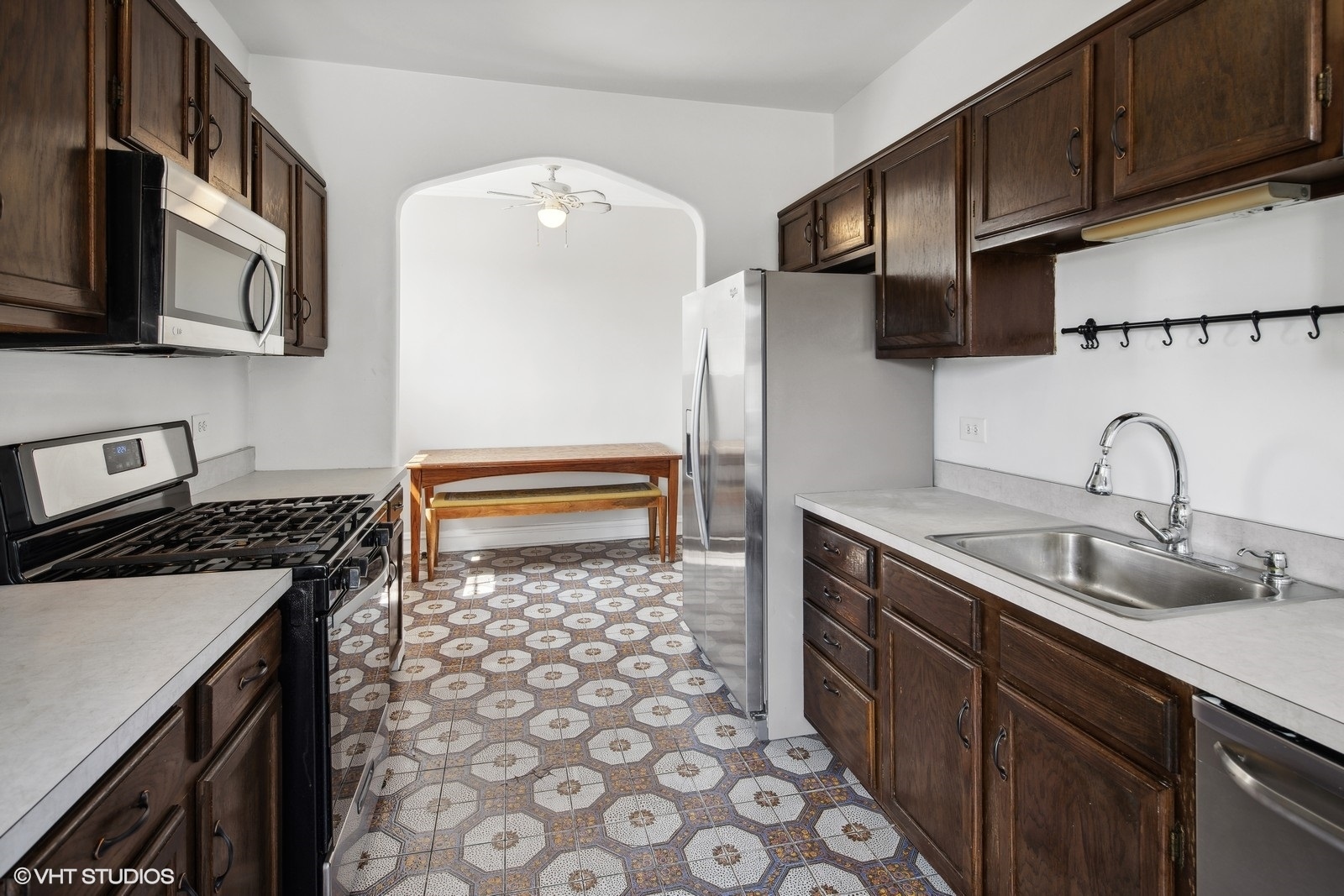 7344 N Ridge Boulevard Unit: 9C