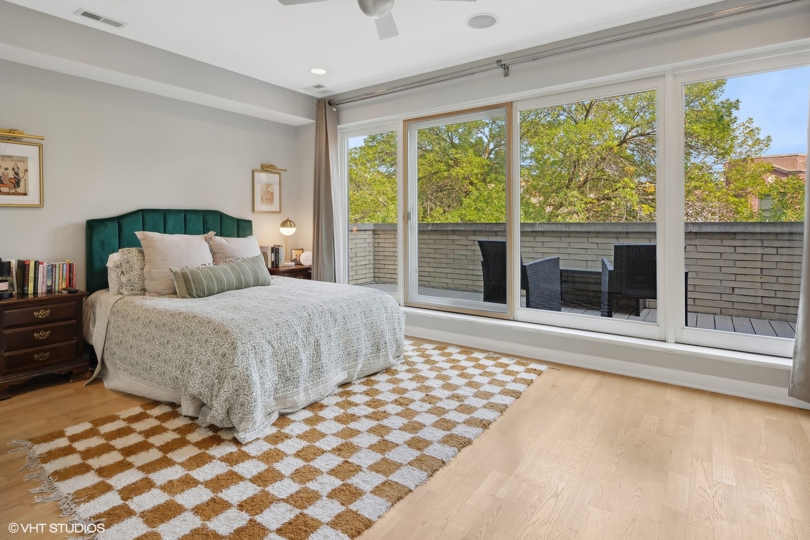 1056 N Wolcott Avenue Unit: 2N