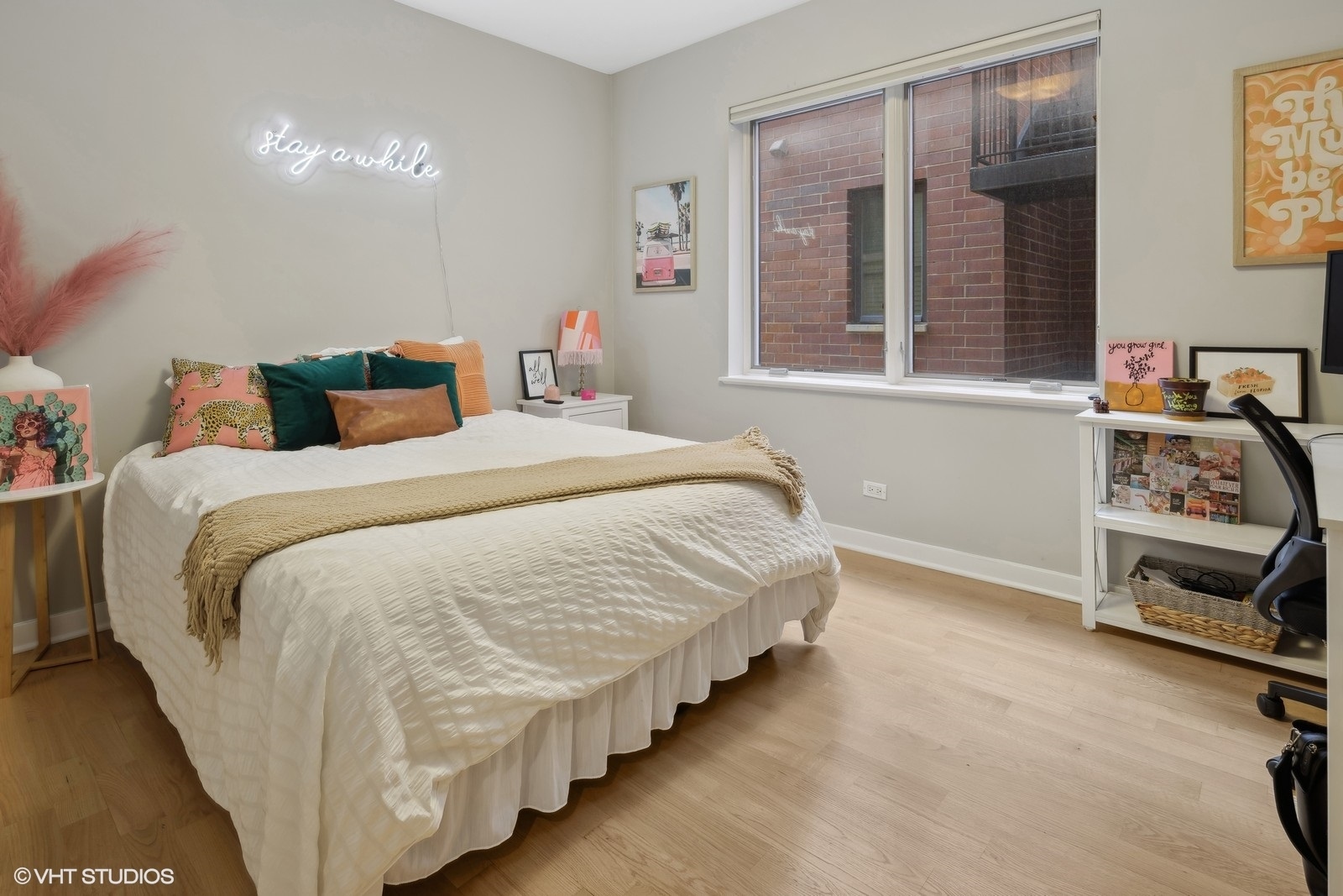1056 N Wolcott Avenue Unit: 2N