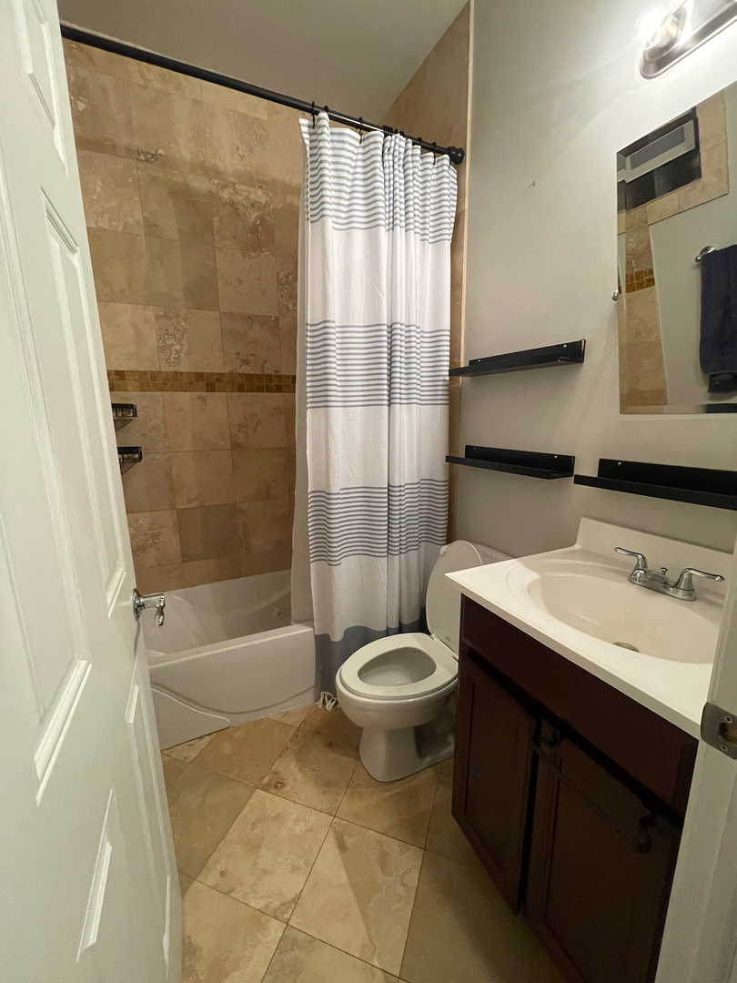 1841 N LAWNDALE Avenue Unit: 3E