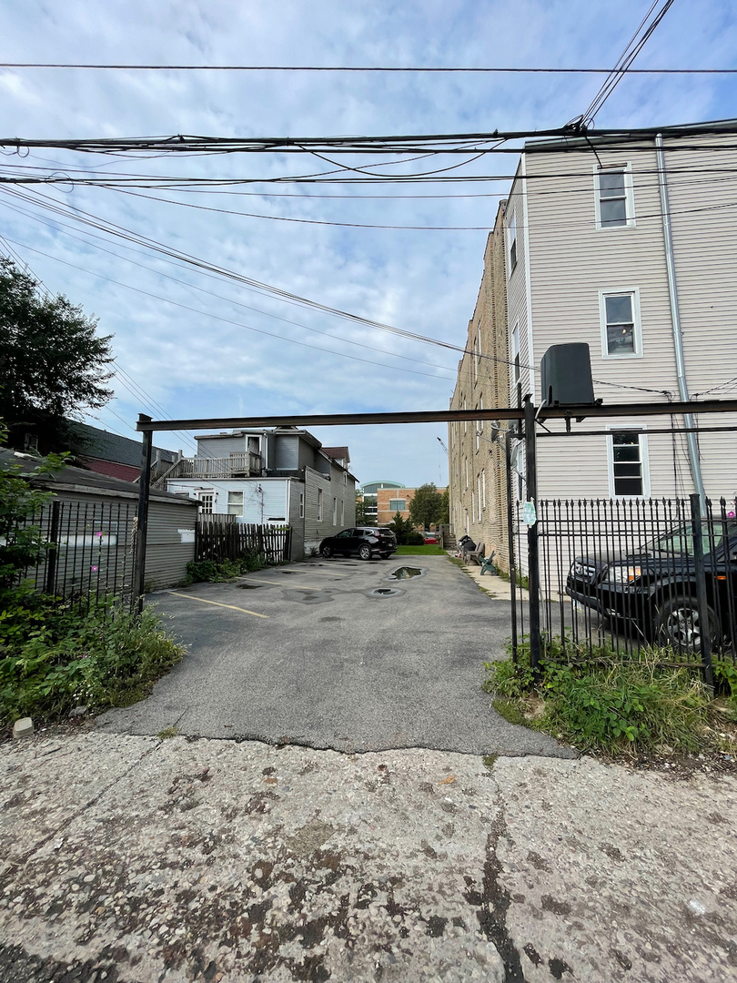 1841 N LAWNDALE Avenue Unit: 3E