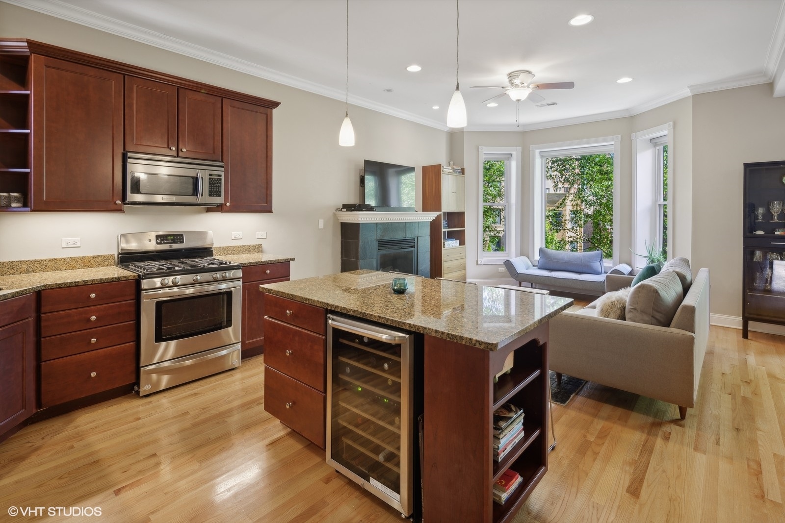 5208 N Winthrop Avenue Unit: 2