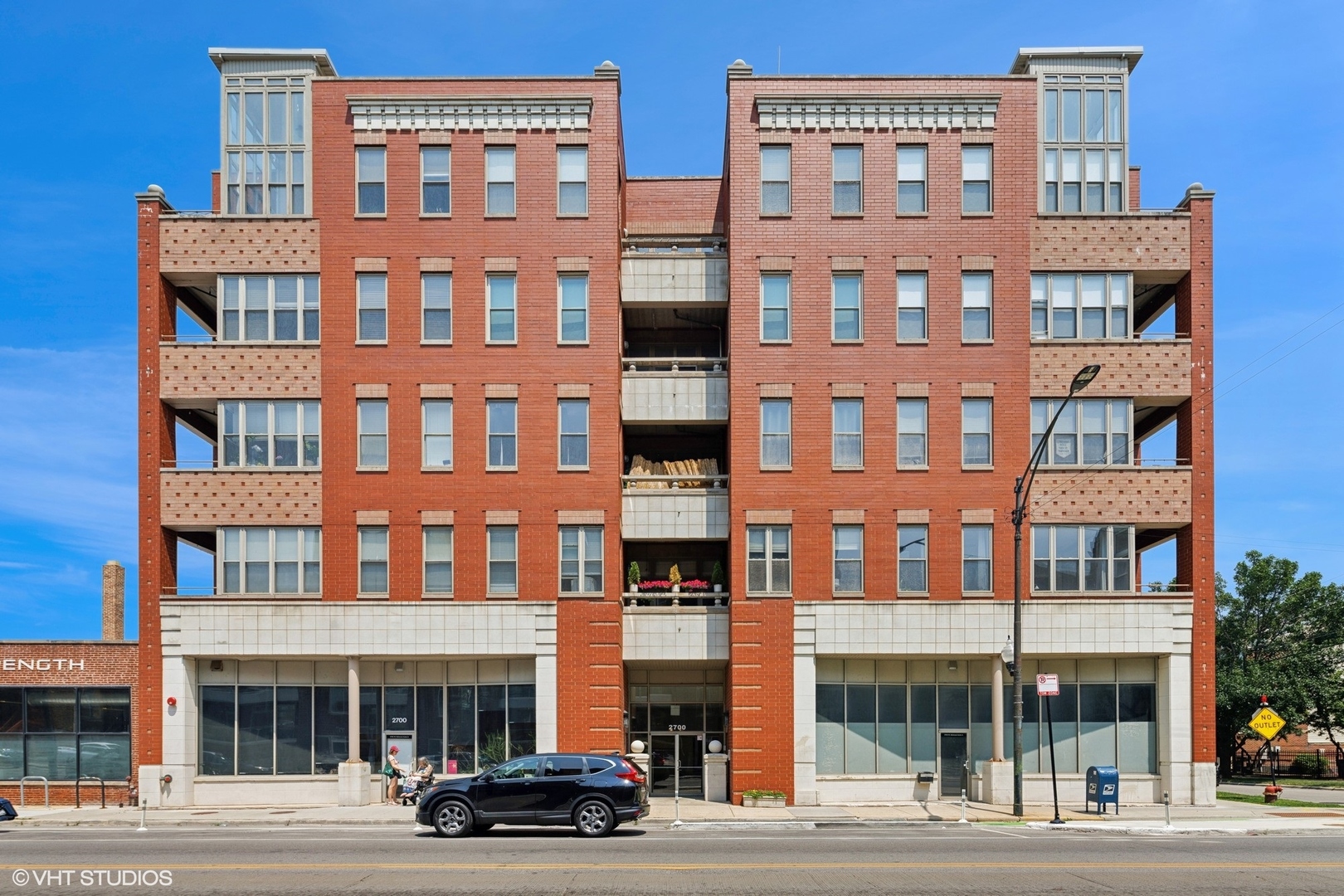 2700 W Belmont Avenue Unit: 205