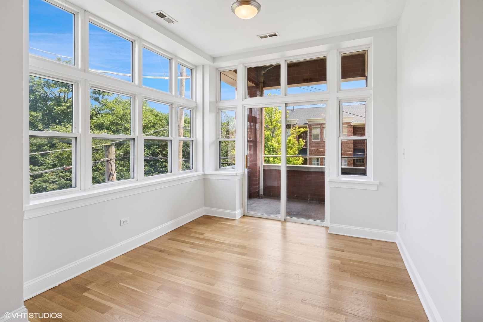 2700 W Belmont Avenue Unit: 205