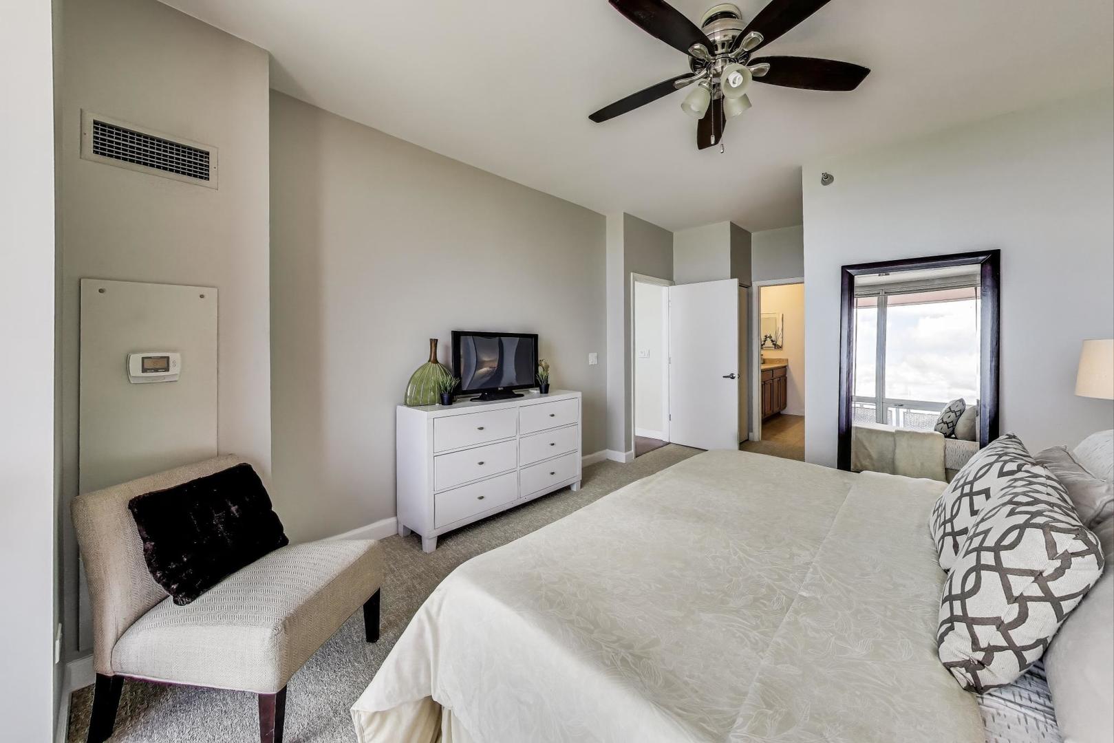 1841 S Calumet Avenue Unit: 2105