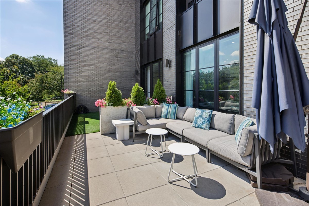 1400 W Monroe Street Unit: 2A