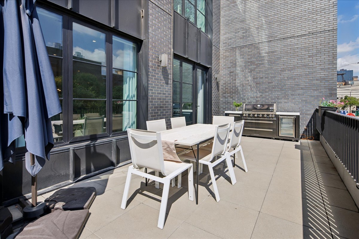 1400 W Monroe Street Unit: 2A