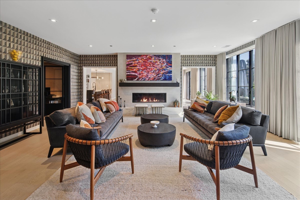 1400 W Monroe Street Unit: 2A