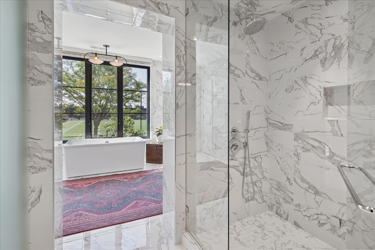 1400 W Monroe Street Unit: 2A