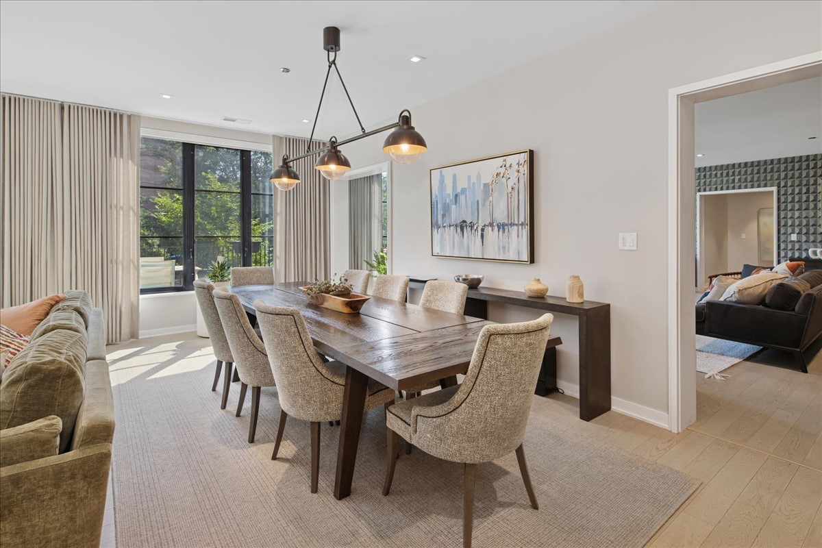 1400 W Monroe Street Unit: 2A