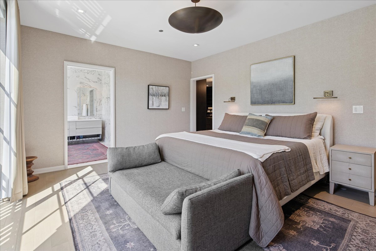 1400 W Monroe Street Unit: 2A