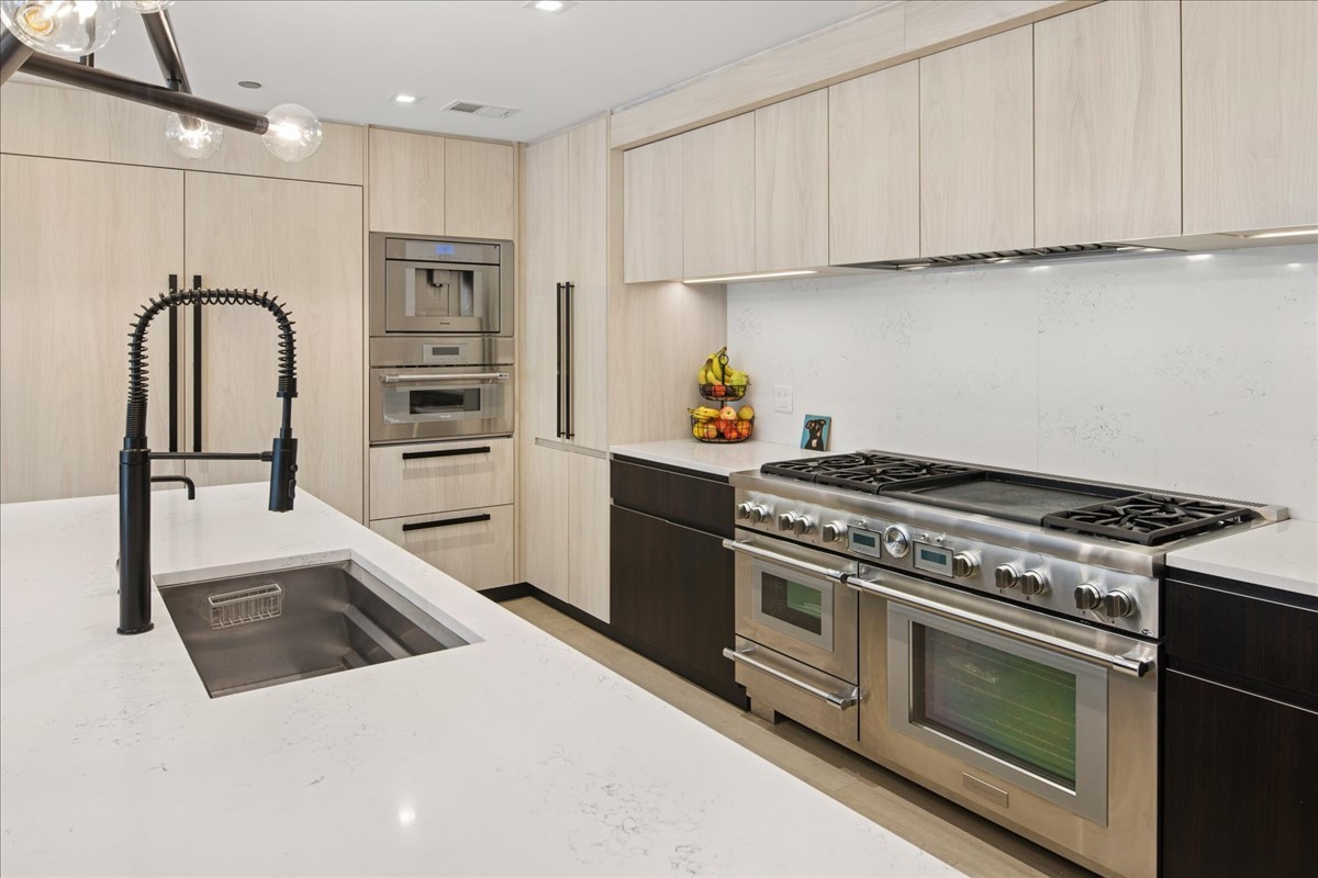 1400 W Monroe Street Unit: 2A