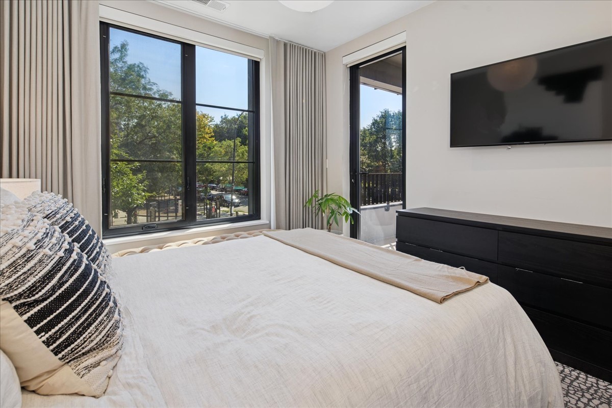 1400 W Monroe Street Unit: 2A