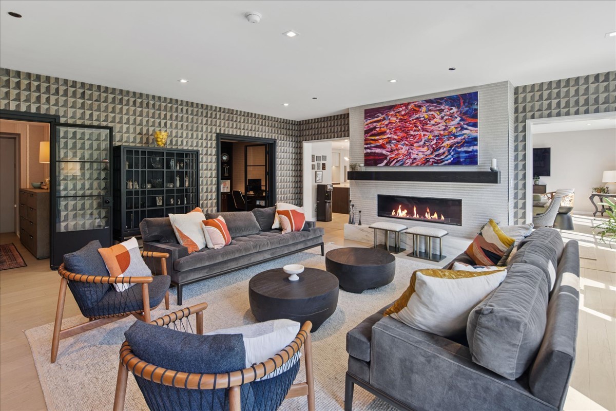 1400 W Monroe Street Unit: 2A