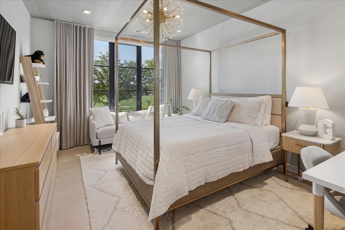 1400 W Monroe Street Unit: 2A