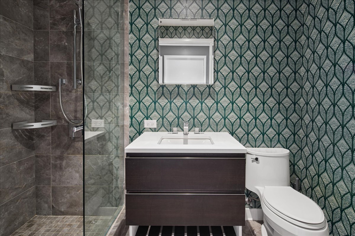 1400 W Monroe Street Unit: 2A