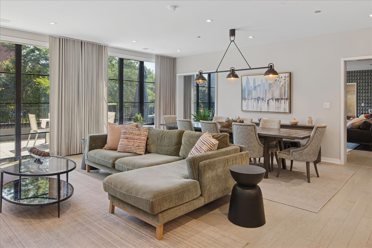 1400 W Monroe Street Unit: 2A