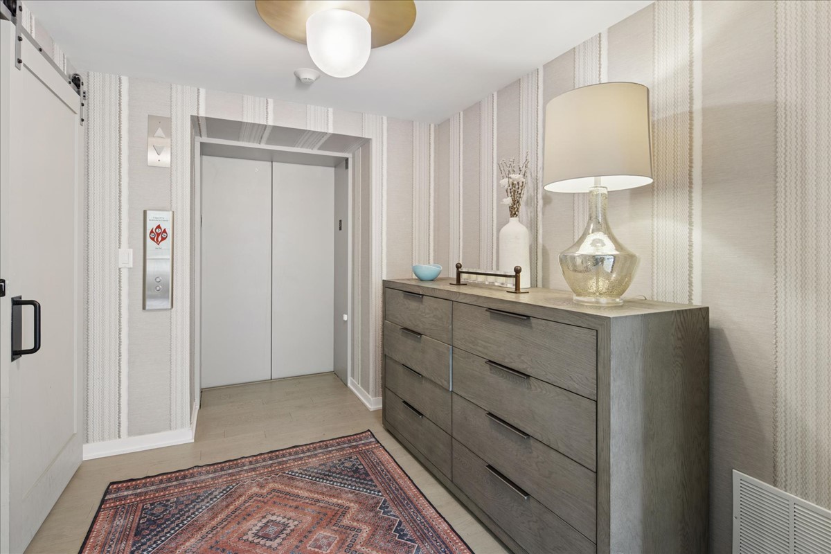 1400 W Monroe Street Unit: 2A