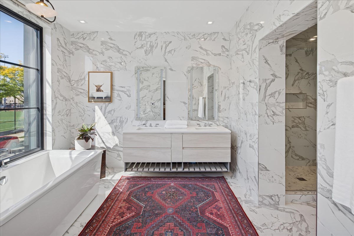 1400 W Monroe Street Unit: 2A