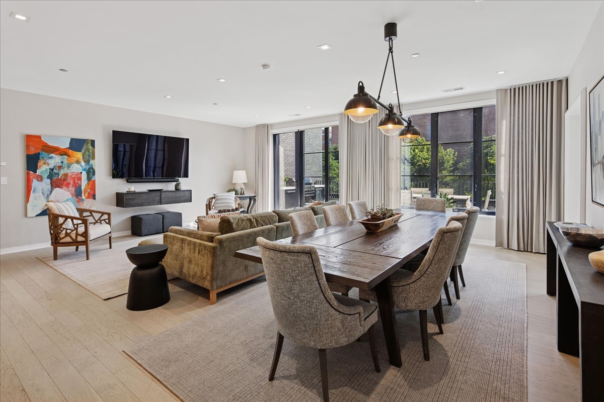 1400 W Monroe Street Unit: 2A