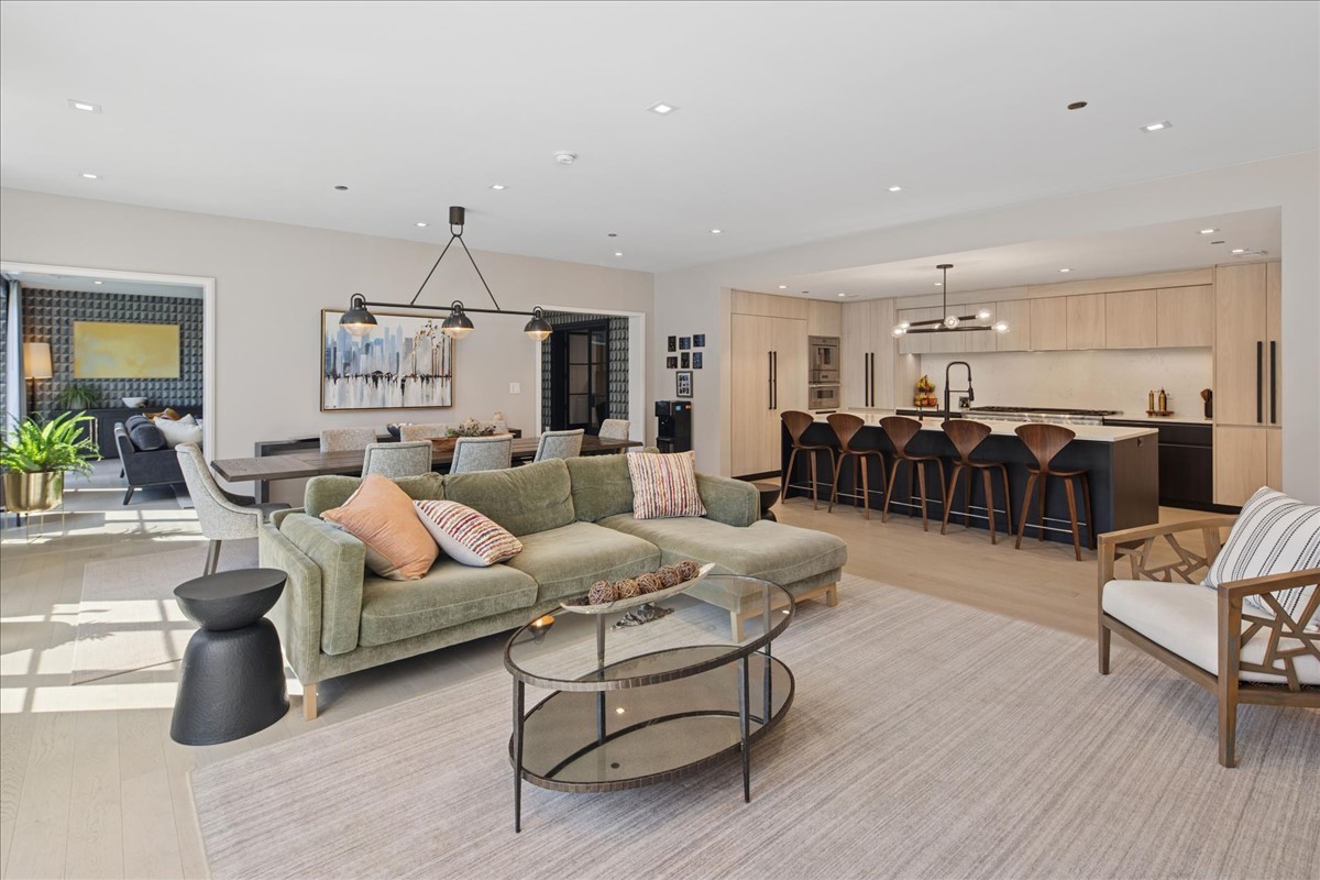 1400 W Monroe Street Unit: 2A