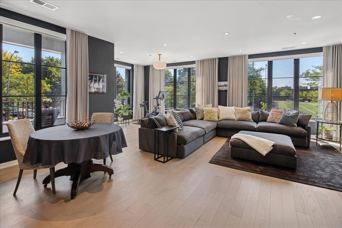 1400 W Monroe Street Unit: 2A