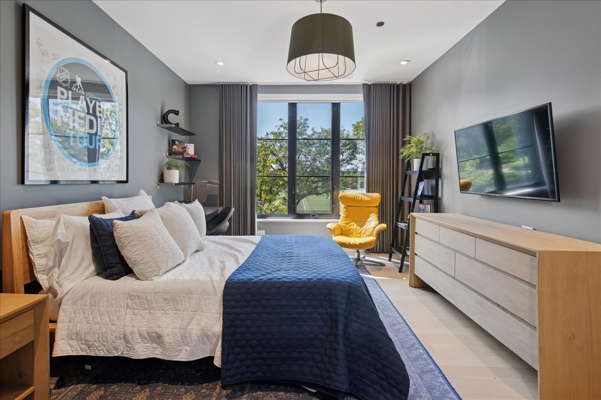 1400 W Monroe Street Unit: 2A