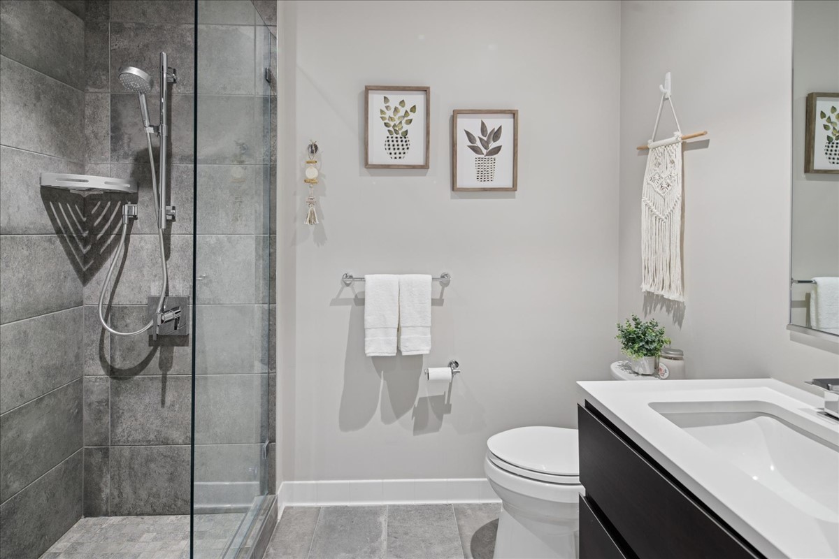 1400 W Monroe Street Unit: 2A