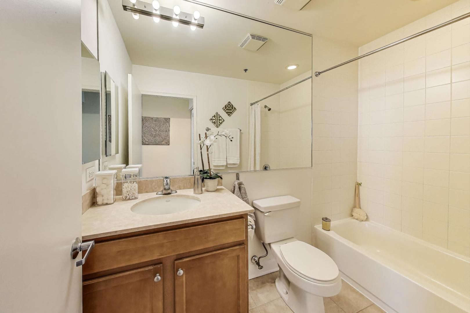 1841 S Calumet Avenue Unit: 2105