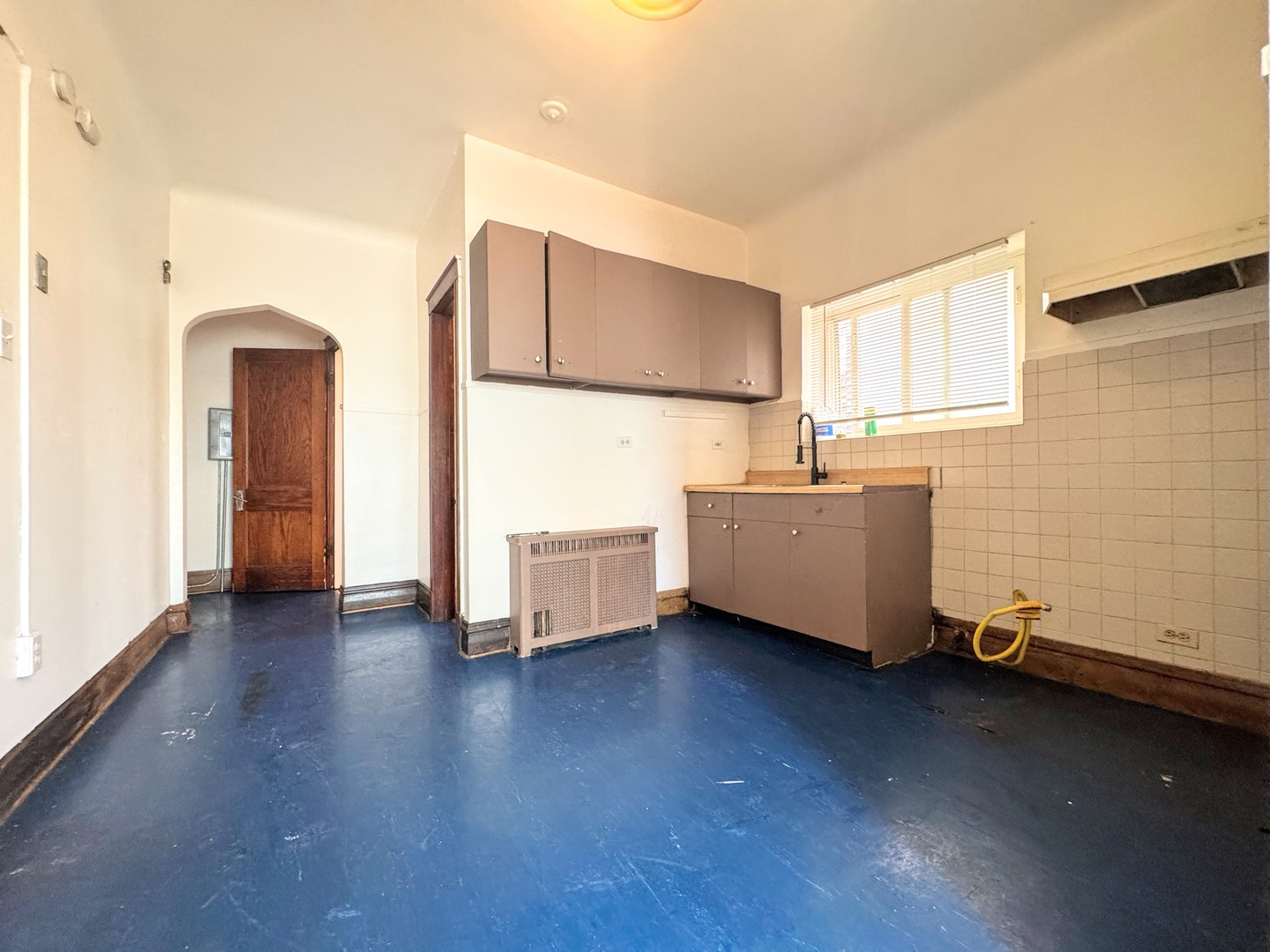 3908 W Gladys Avenue