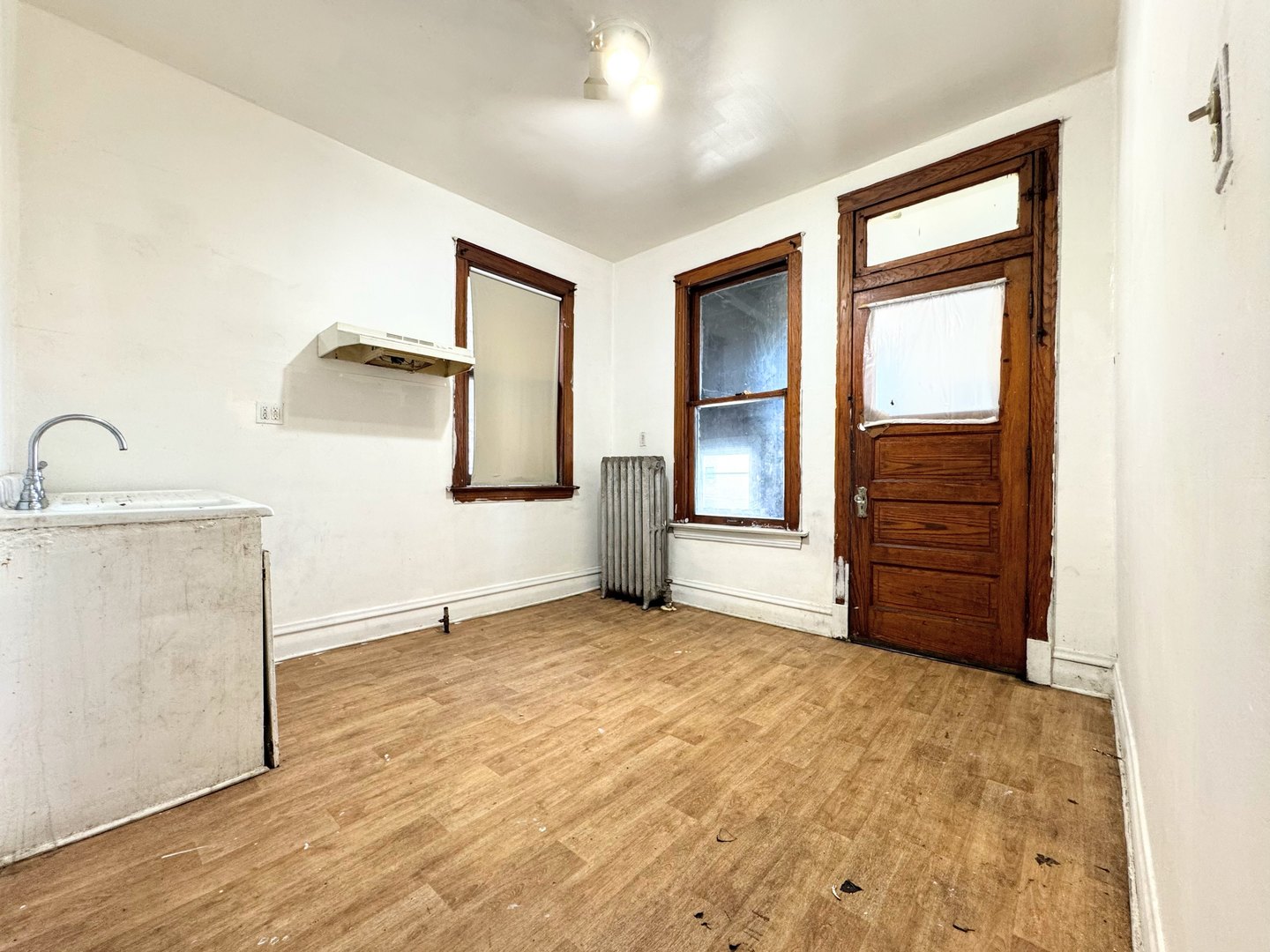 3908 W Gladys Avenue