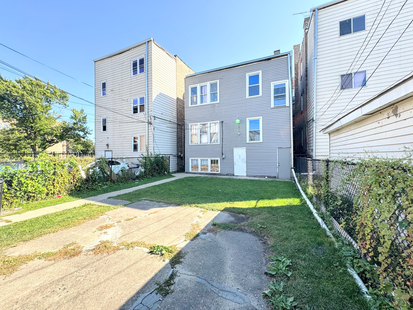 3908 W Gladys Avenue