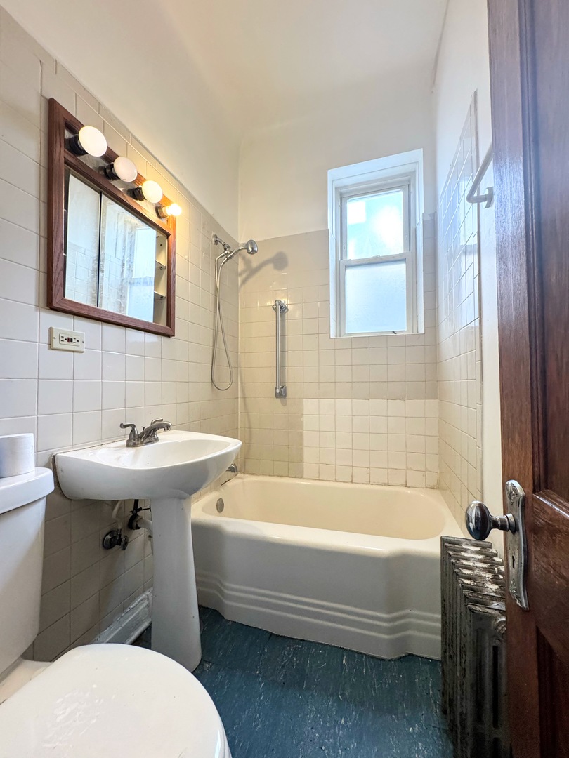 3908 W Gladys Avenue