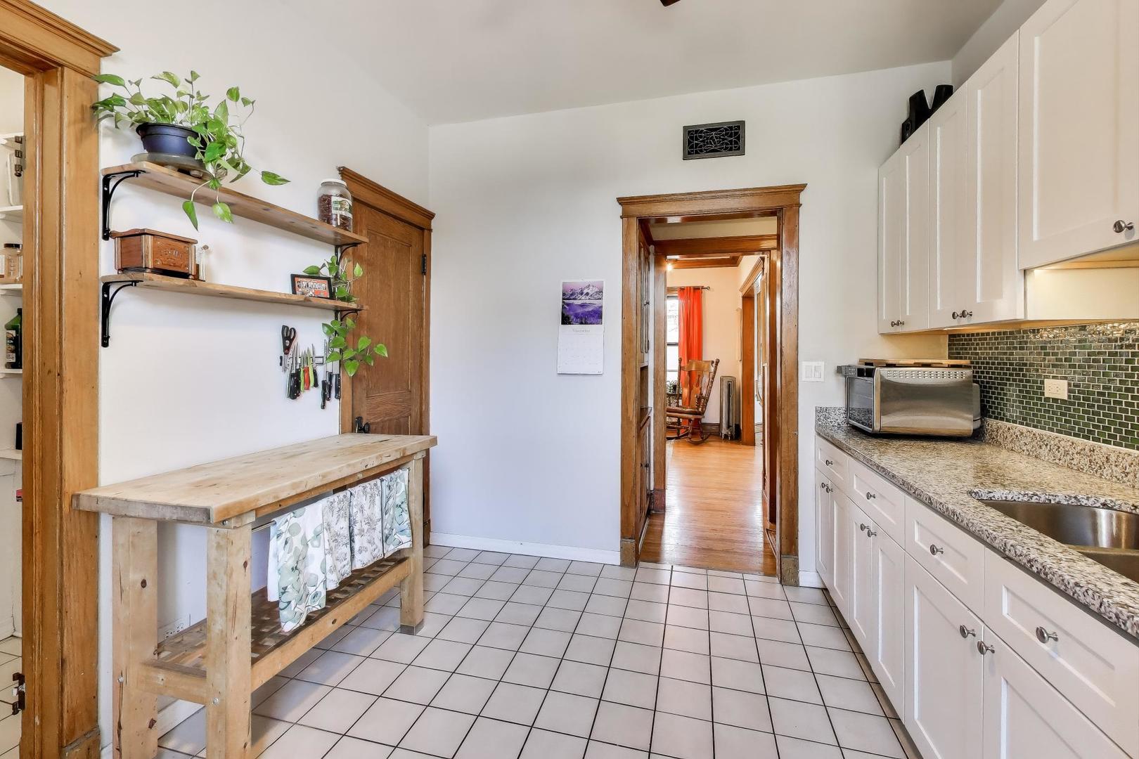 5622 N Glenwood Avenue Unit: 1