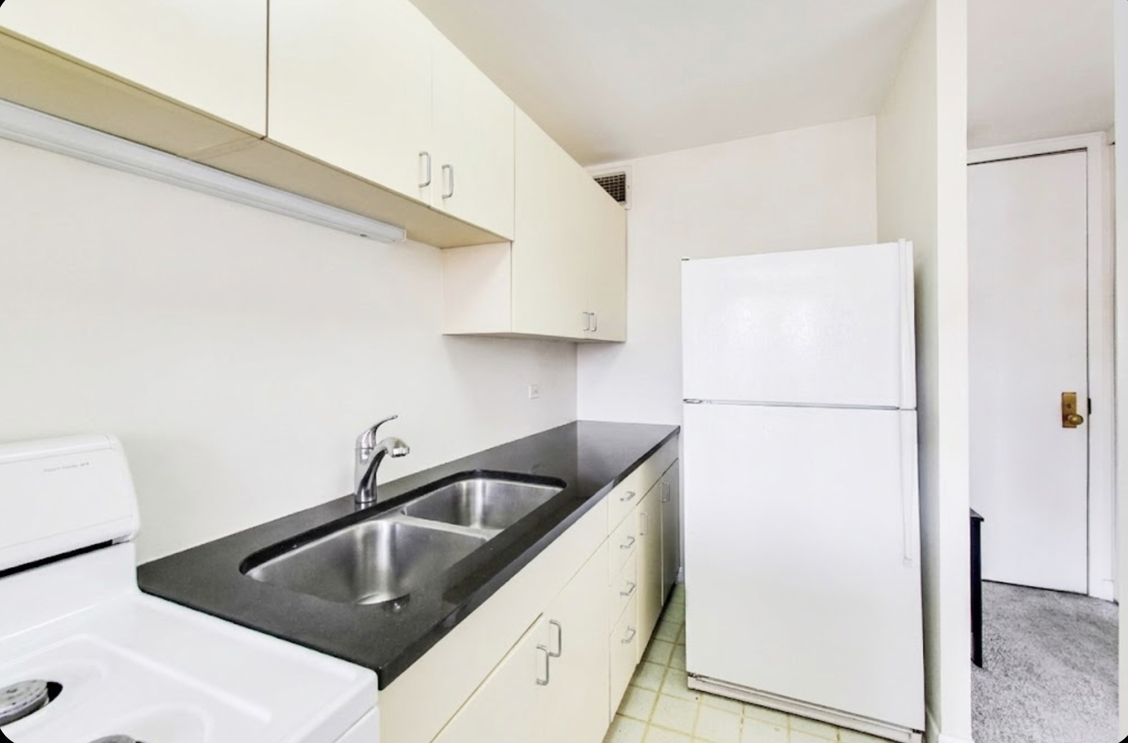 444 W FULLERTON Parkway Unit: 305
