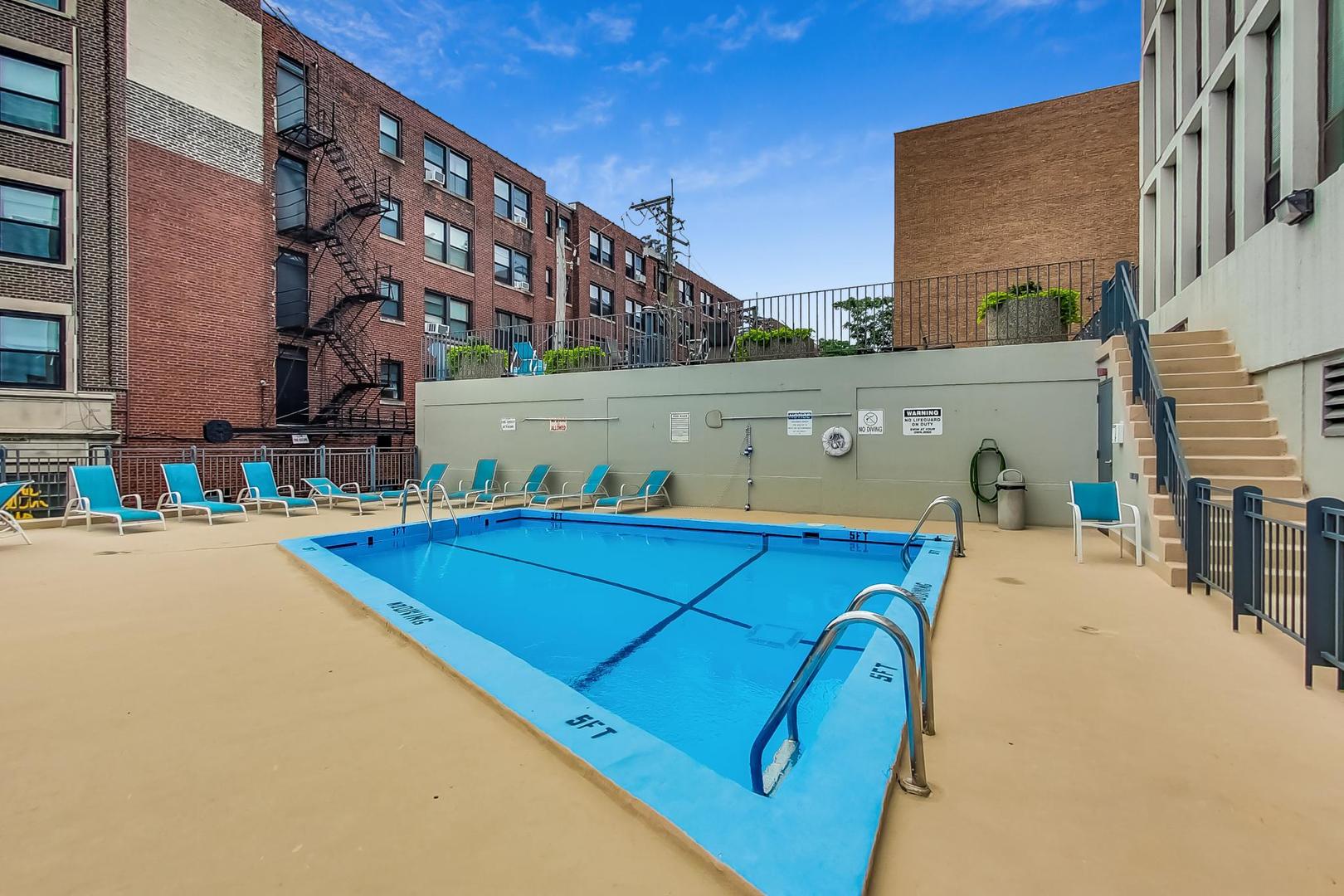 444 W FULLERTON Parkway Unit: 305
