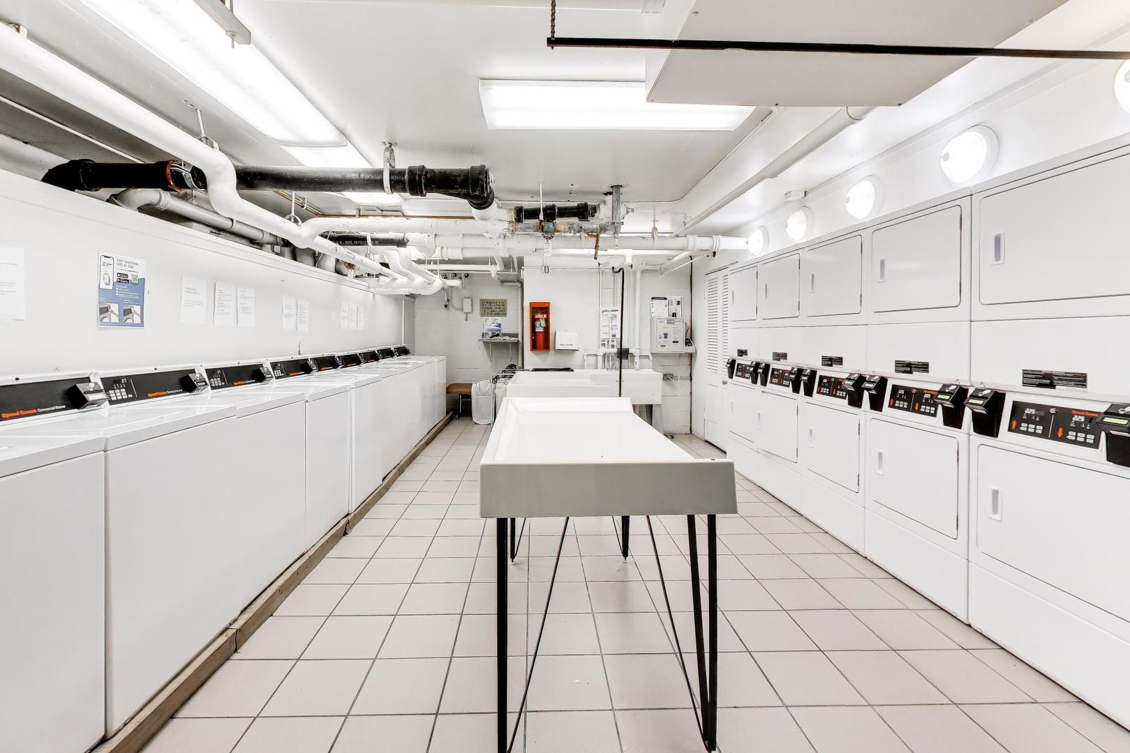 444 W FULLERTON Parkway Unit: 305