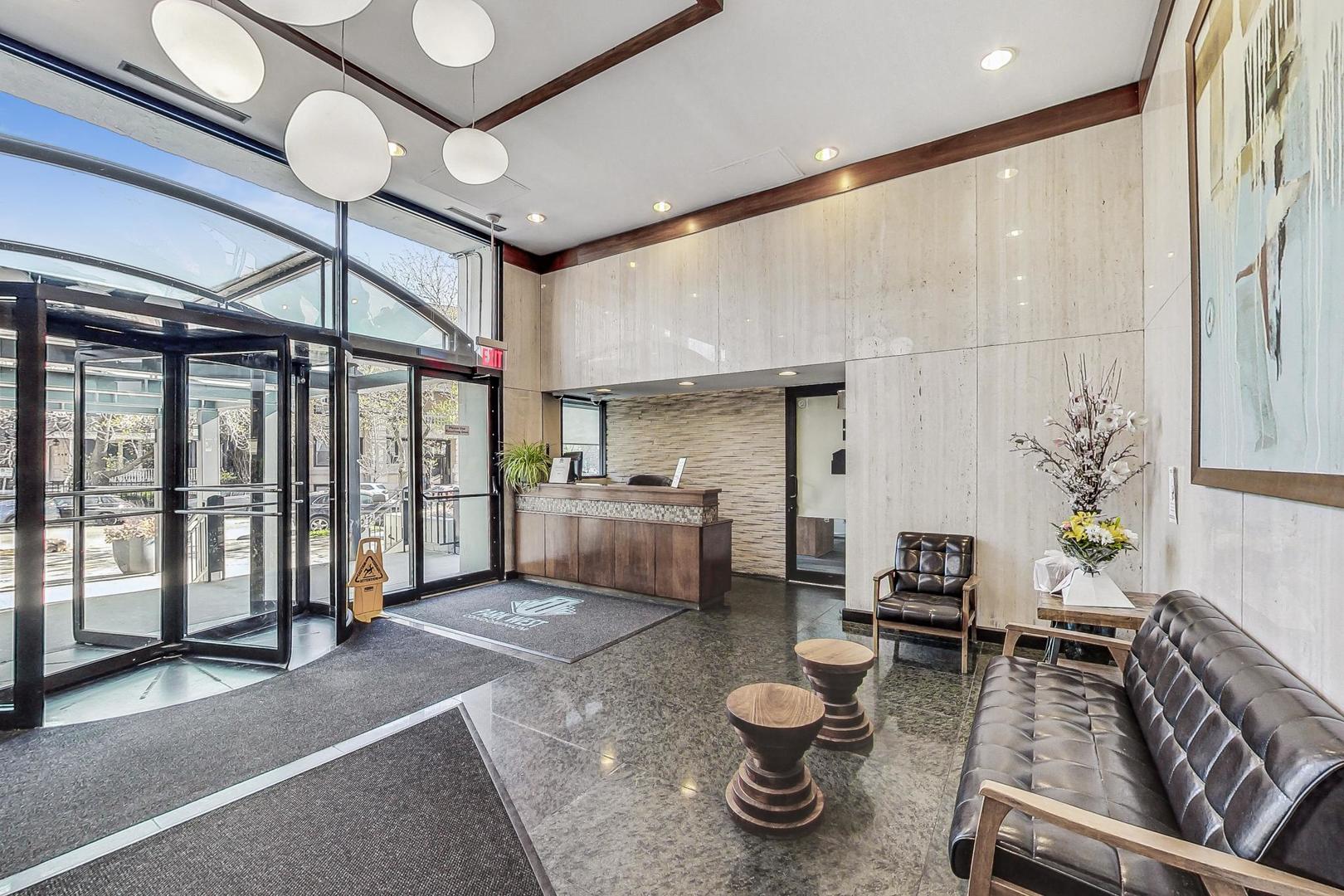 444 W FULLERTON Parkway Unit: 305