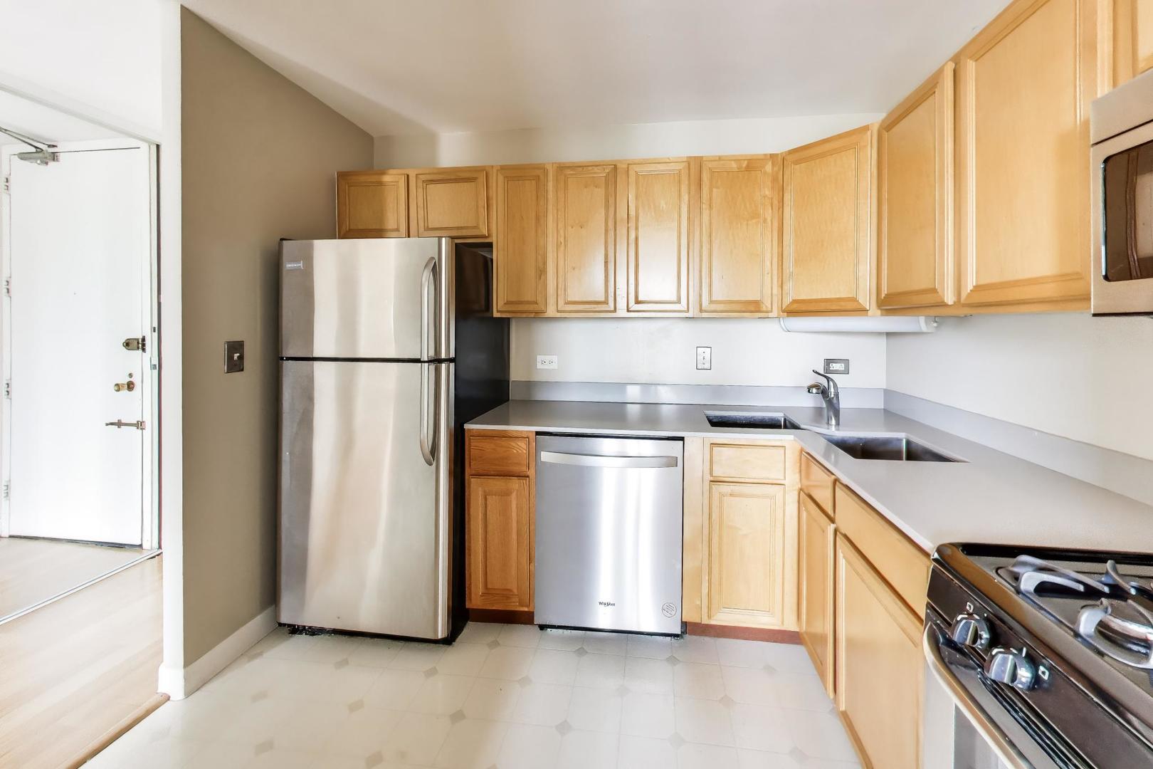 444 W Fullerton Parkway Unit: 1010
