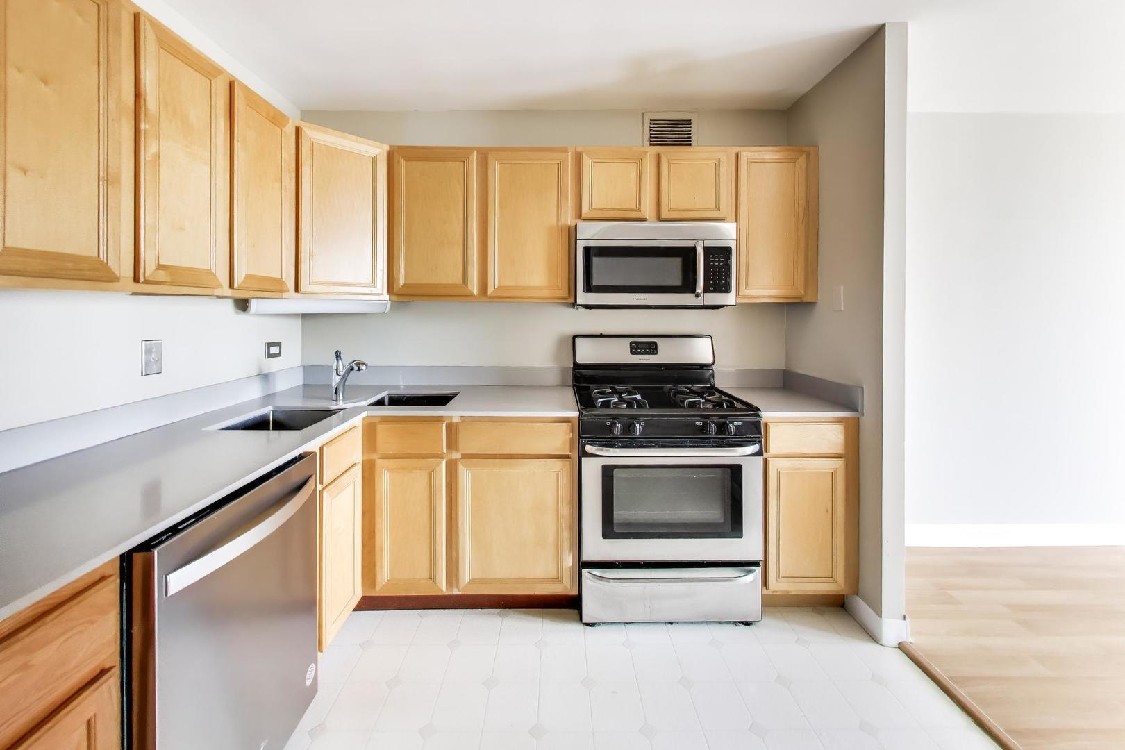 444 W Fullerton Parkway Unit: 1010