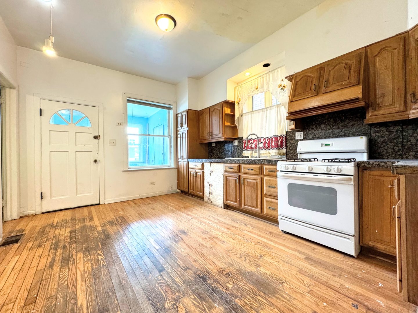 3914 W Gladys Avenue