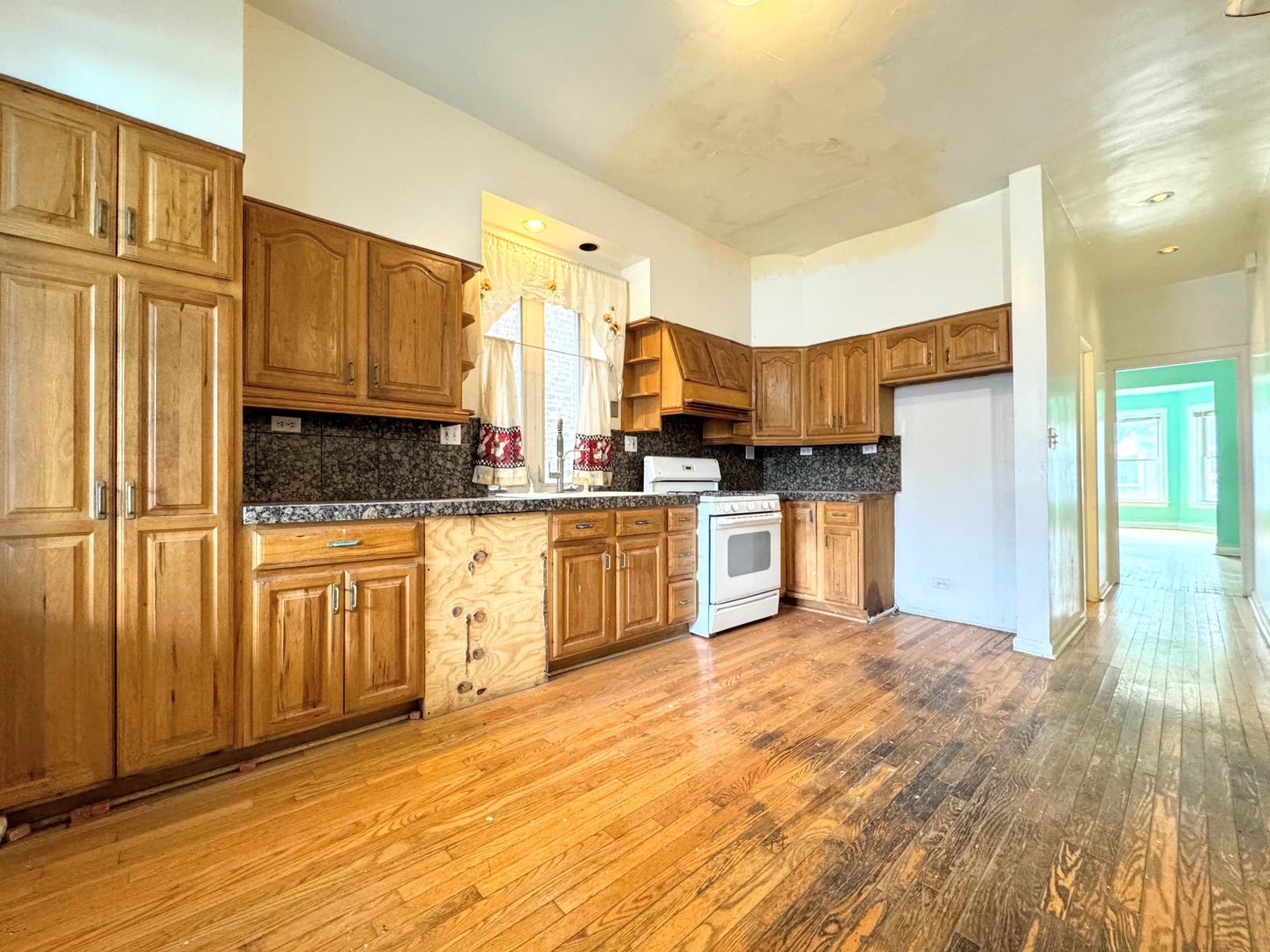 3914 W Gladys Avenue