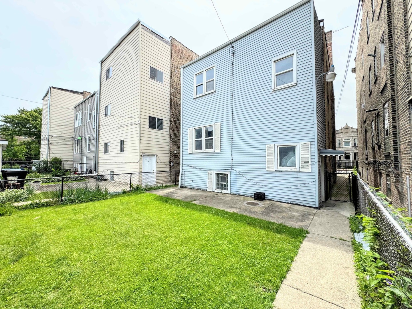 3914 W Gladys Avenue