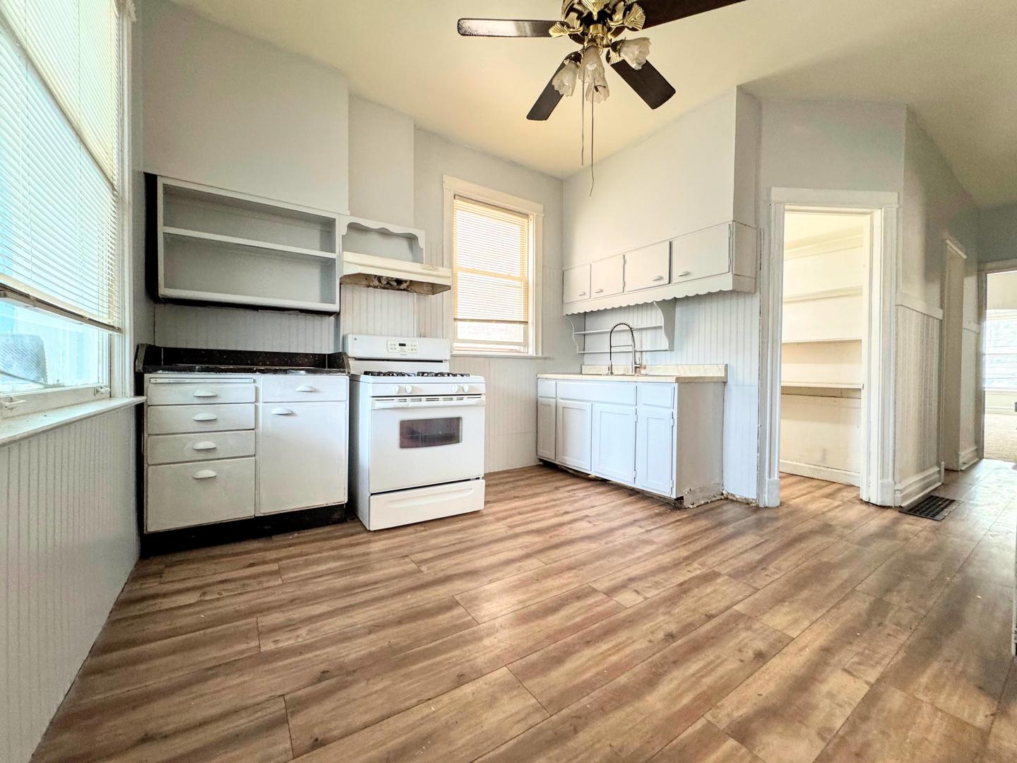 3914 W Gladys Avenue