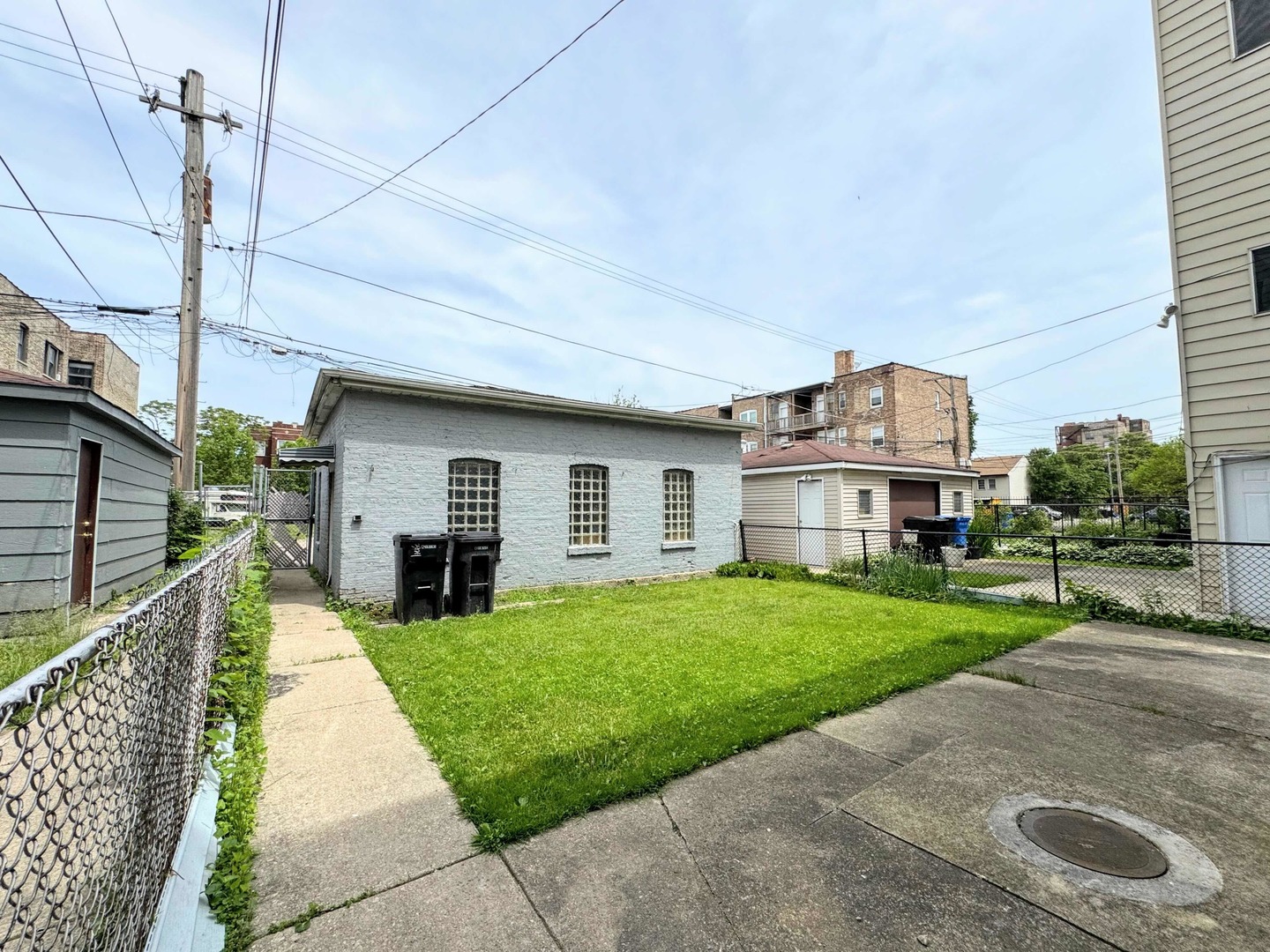 3914 W Gladys Avenue